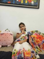 হাফ-সিল্ক ডিজিটাল প্রিন্ট রেডি শাড়ি (সাদা জবা) - Image 3